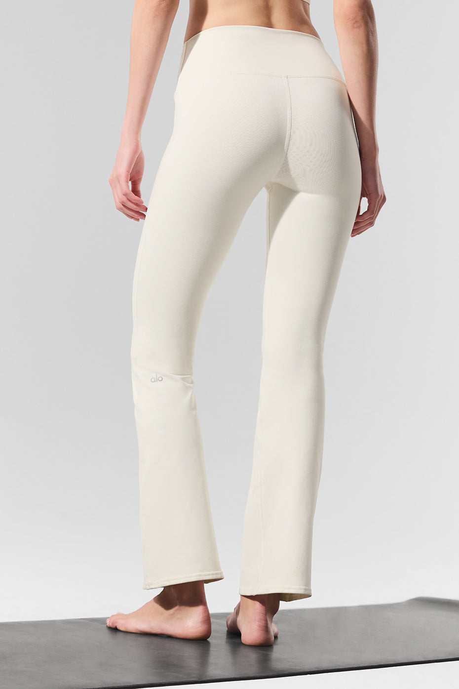 Airbrush High-Waist Bootcut Legging (Short) - Ivory