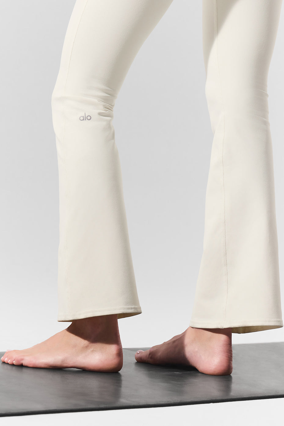 Airbrush High-Waist Bootcut Legging (Short) - Ivory