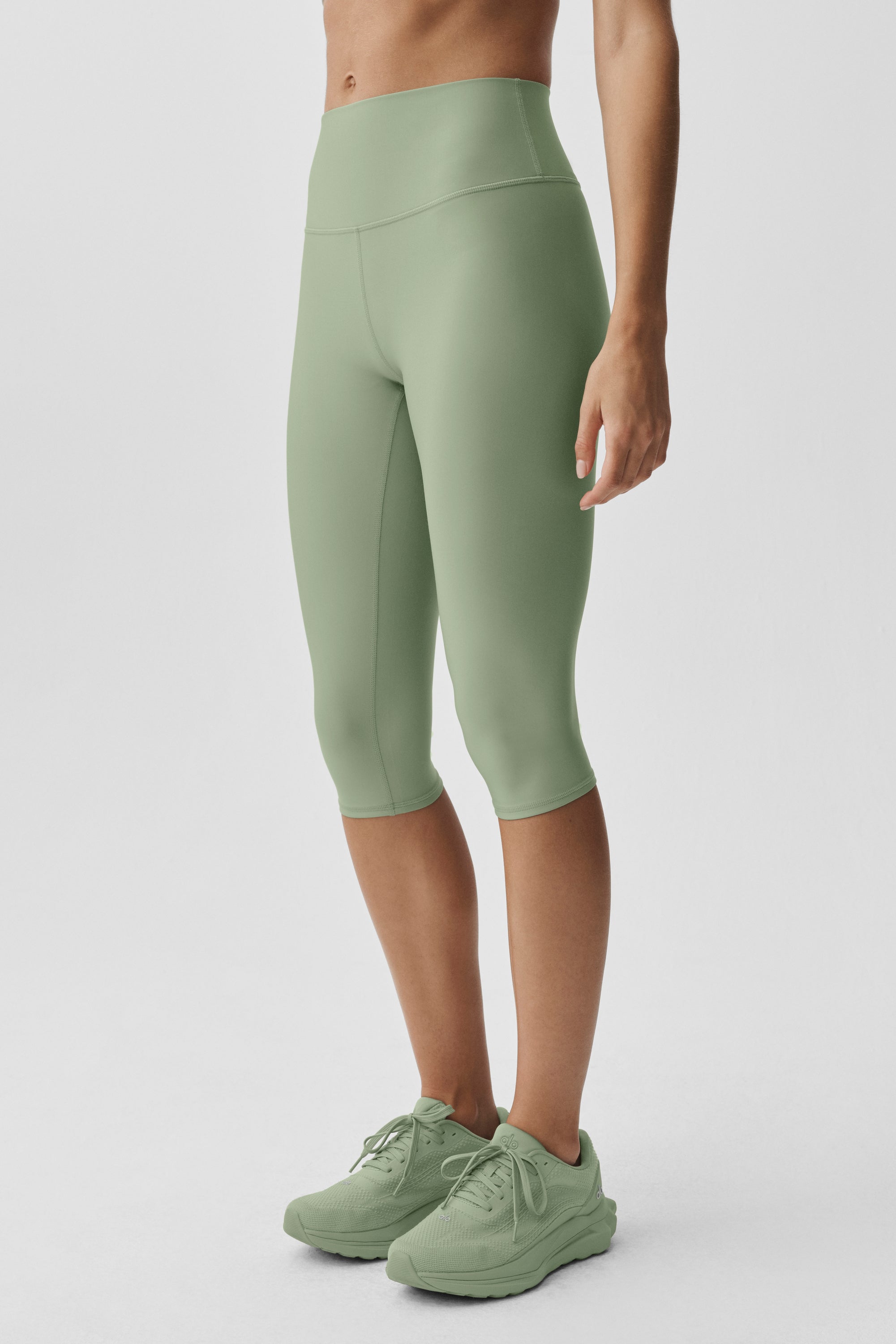 16 High-Waist Airlift Capri - Dune Grass