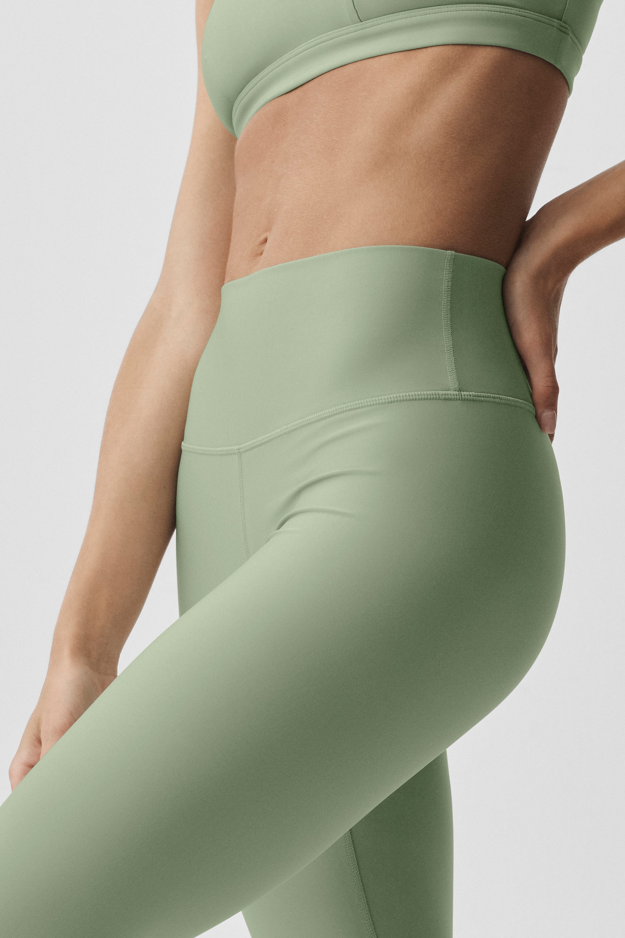 16 High-Waist Airlift Capri - Dune Grass
